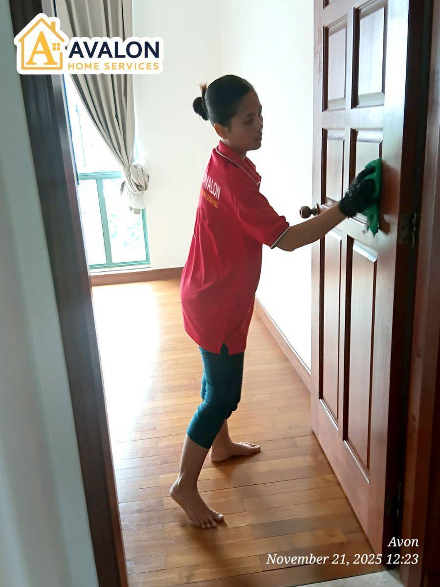 part-time maid wipe master room door