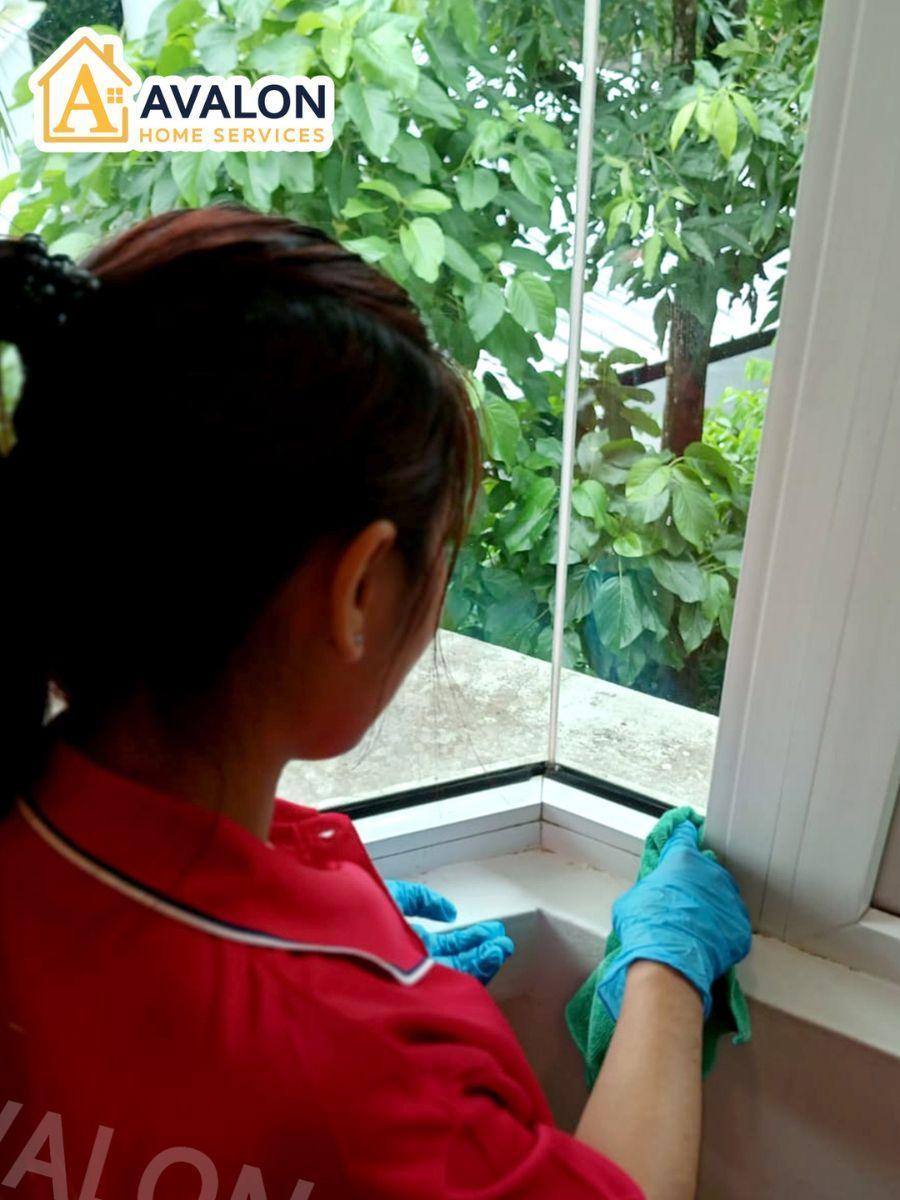 part time maid wipe window dust